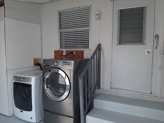 Washer/dryer Florida room