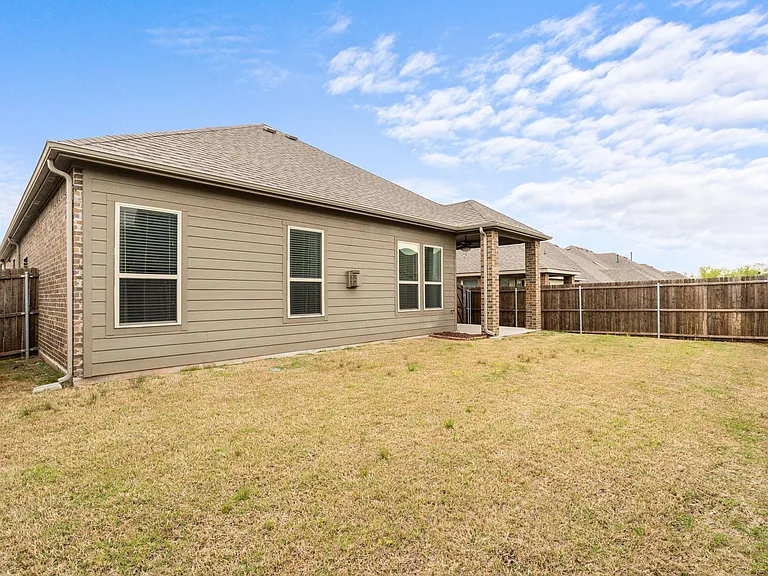 2104 Lake Cliff Dr — Photo 22