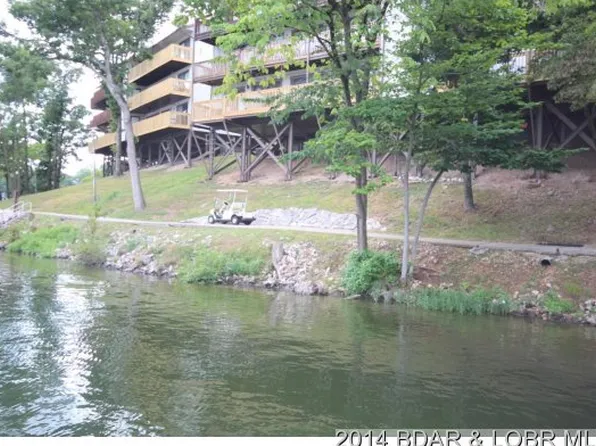 52 Waters Edge Dr, Lake Ozark, MO 65049