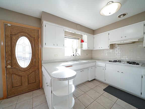 5th image of 8341 W Sunnyside Ave