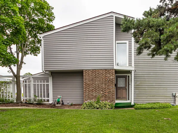 400 Harmony Dr, Wheeling, IL 60090