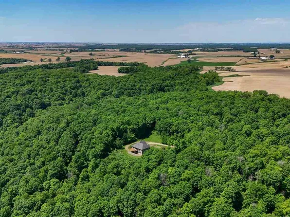 37754 390th St, Guttenberg, IA 52052