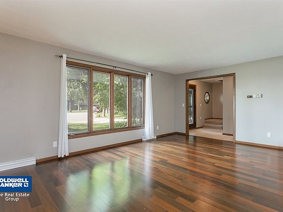 4th image of 560 Harbor Wood Ln
