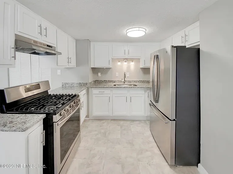 937 Saranac St — Photo 7
