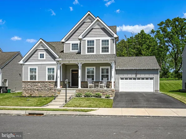 26 Honeysuckle Dr, Marietta, PA 17547