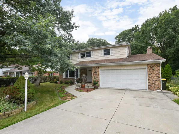 162 Montclare Ln, Wood Dale, IL 60191