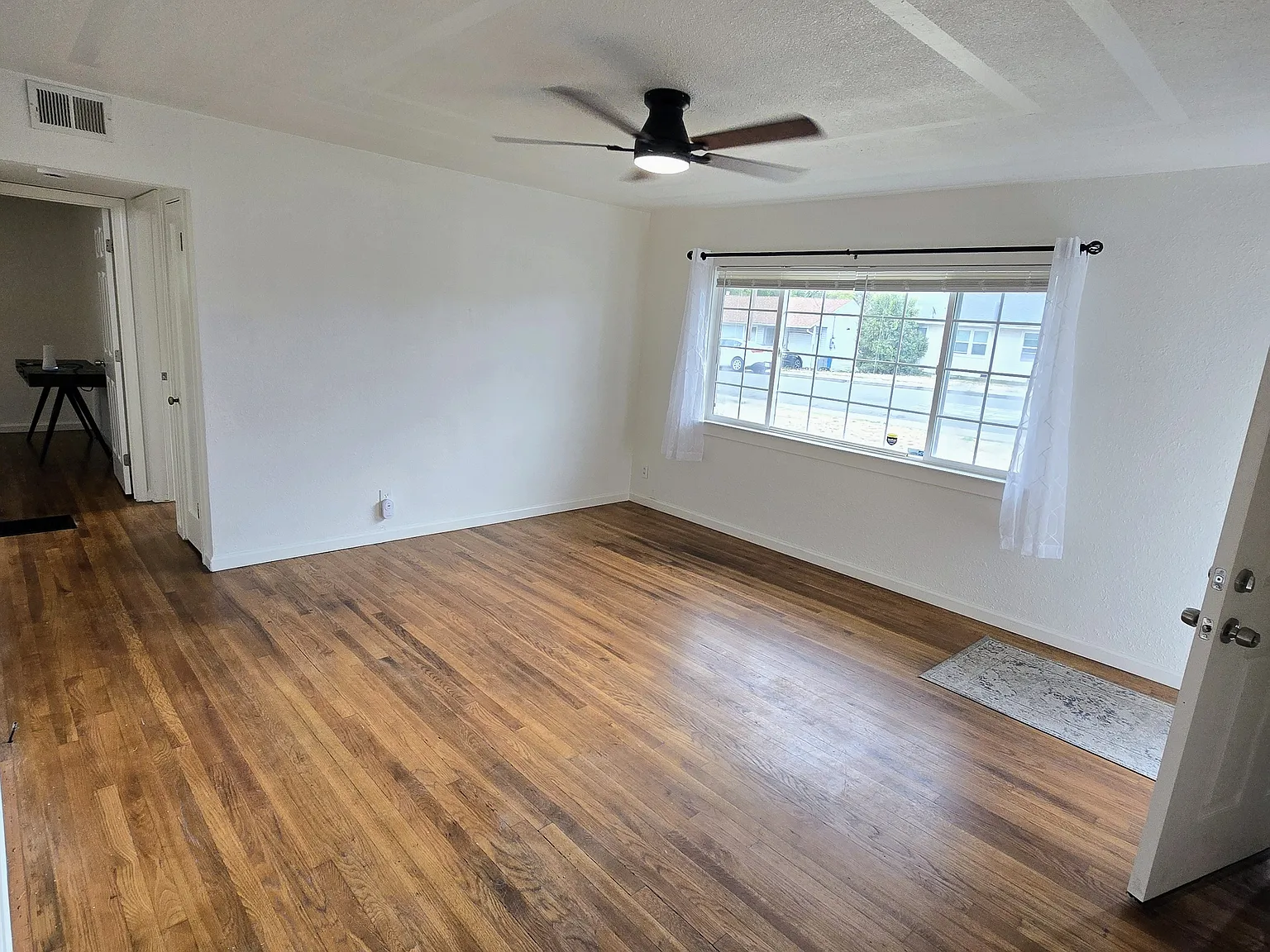2 bed, 884 sqft, $2,600 — Photo 4