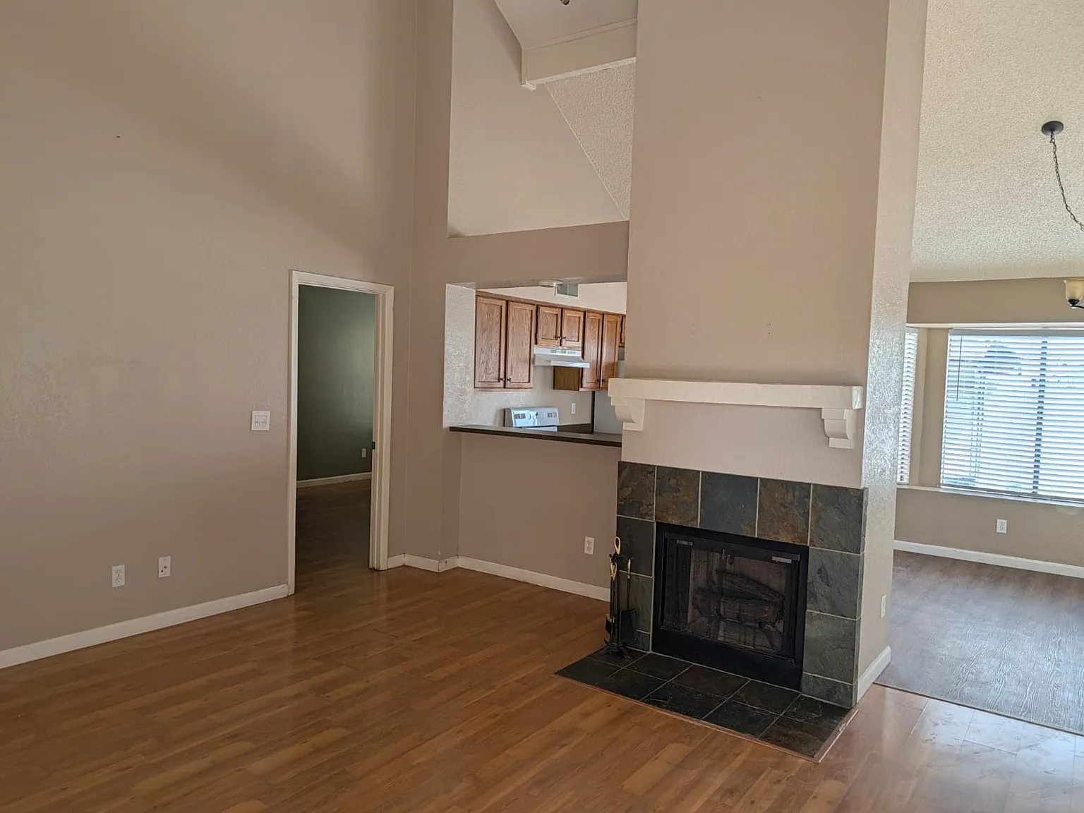 3 bed, 1092 sqft, $1,800 — Photo 1