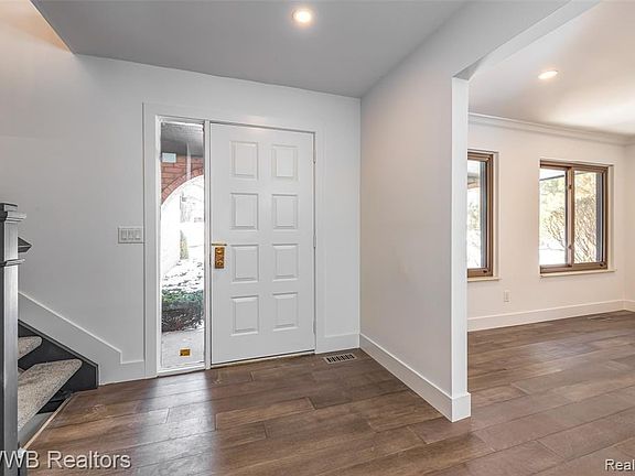 2nd image of 4225 Sawgrass Dr #1