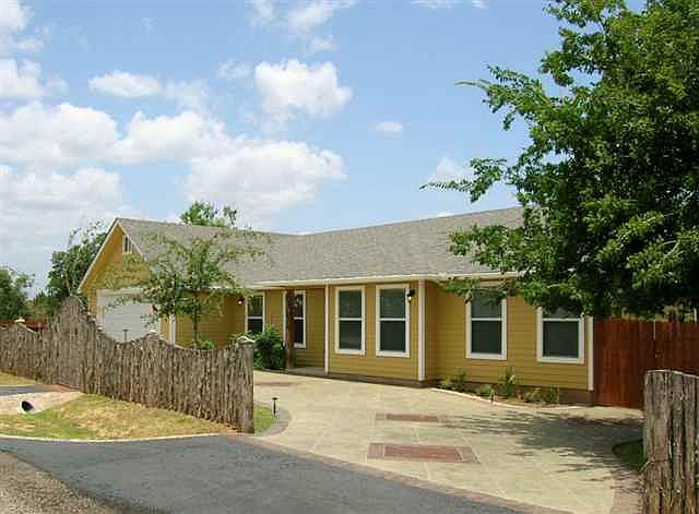 1st image of 138 Mistletoe Dr