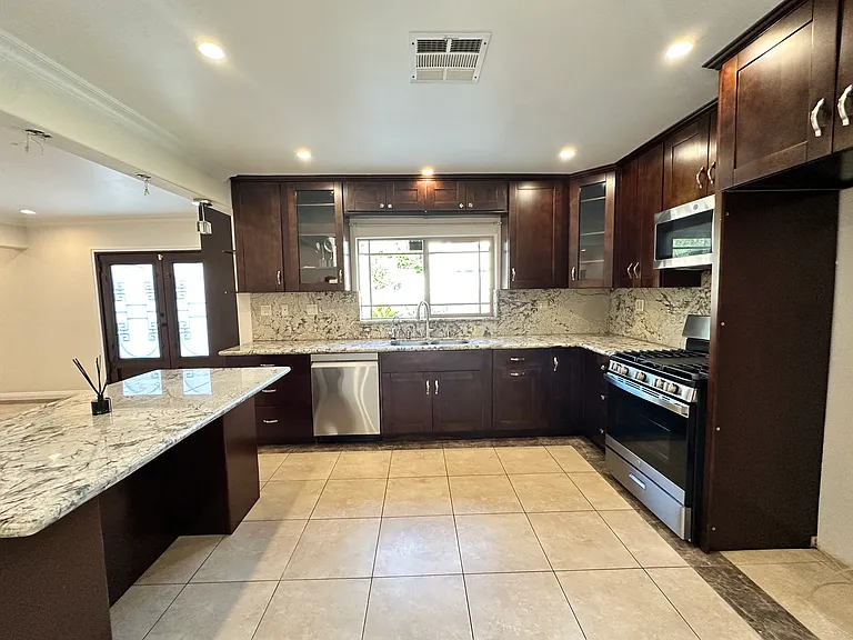 10635 Langmuir Ave — Photo 9