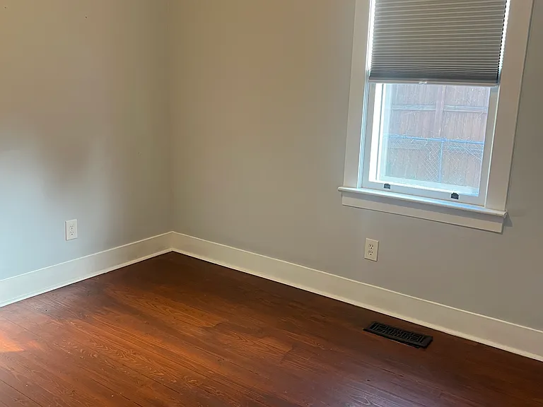 Second bedroom.