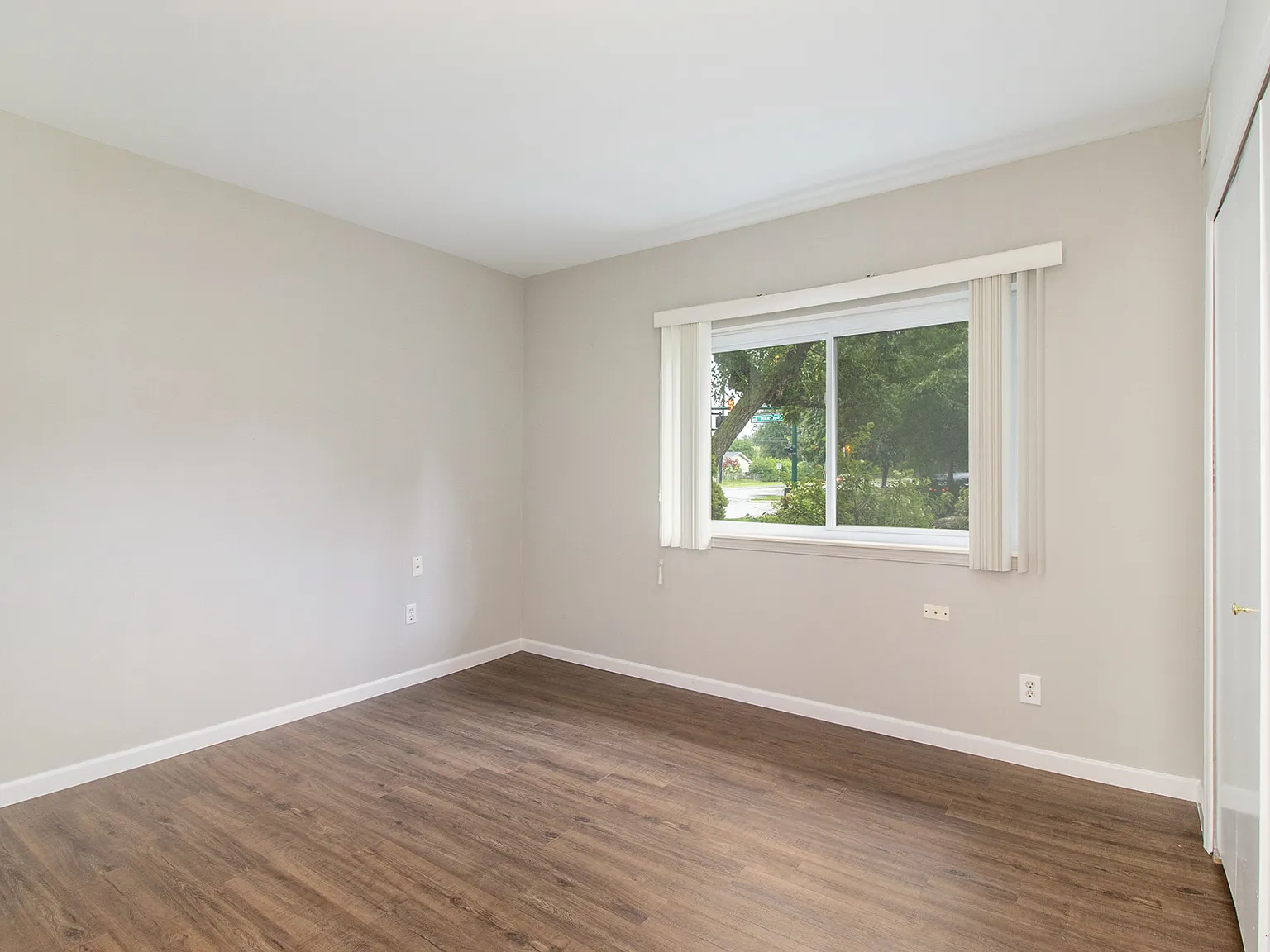 4 bed, 2081 sqft, $2,700 — Photo 4