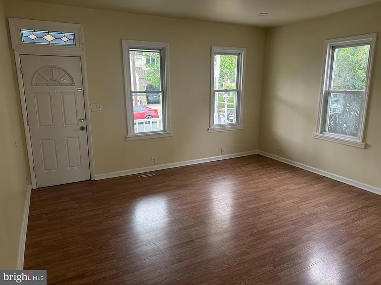 136 Webster St — Photo 10