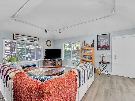 5th image of 639 Pepper Tree Cir