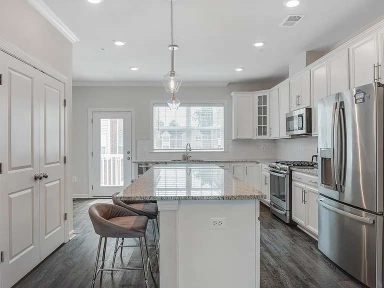 4725 Cherokee St — Photo 14