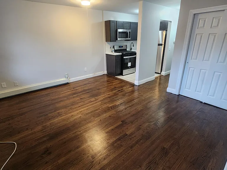 420 W 7th St — Photo 12