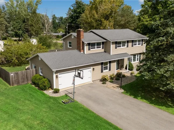 7673 Charlemont Dr, Manlius, NY 13104