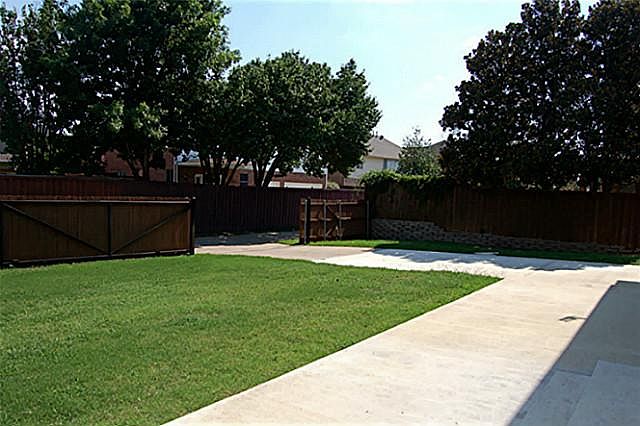 1st image of 2104 Shumard Oak Ln