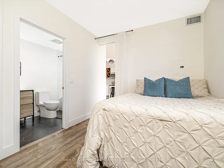 200 Burnhamthorpe Rd E #1309 — Photo 8
