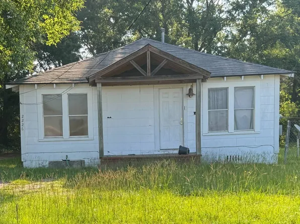2226 N Vine St, Magnolia, AR 71753