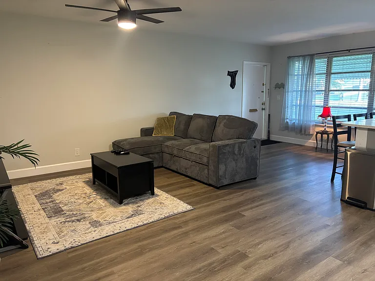 211 Country Ln #C — Photo 8