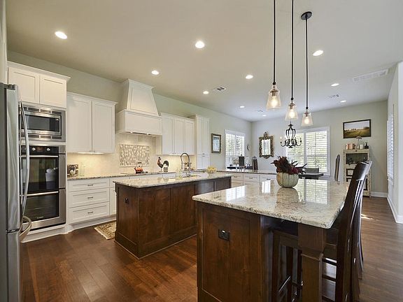 3rd image of 134 Carefree Cir