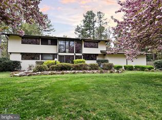 5817 Hallowing Dr, Lorton, VA 22079