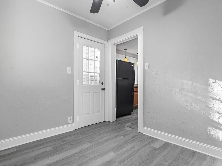 312 Upland Ave — Photo 17