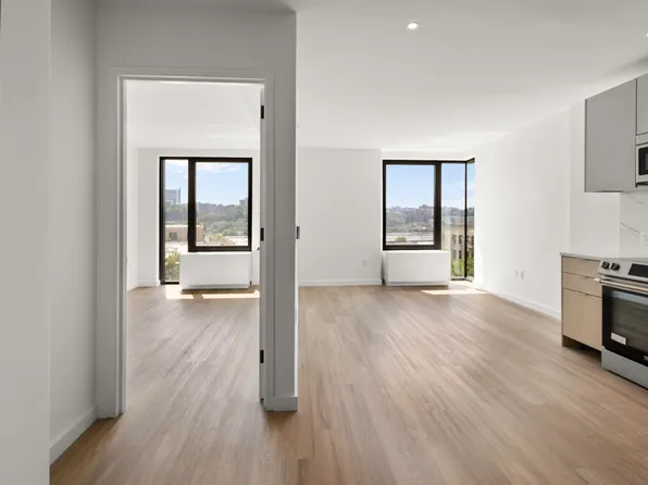 5055 Broadway 301 image 3 of 11