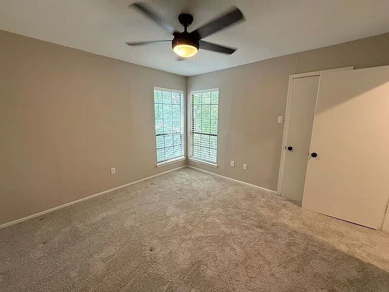 889 Dublin Dr #D — Photo 17