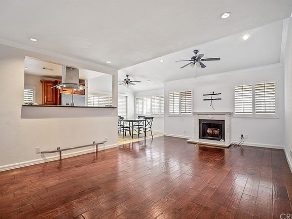 2nd image of 22131 Burbank Blvd Unit 7