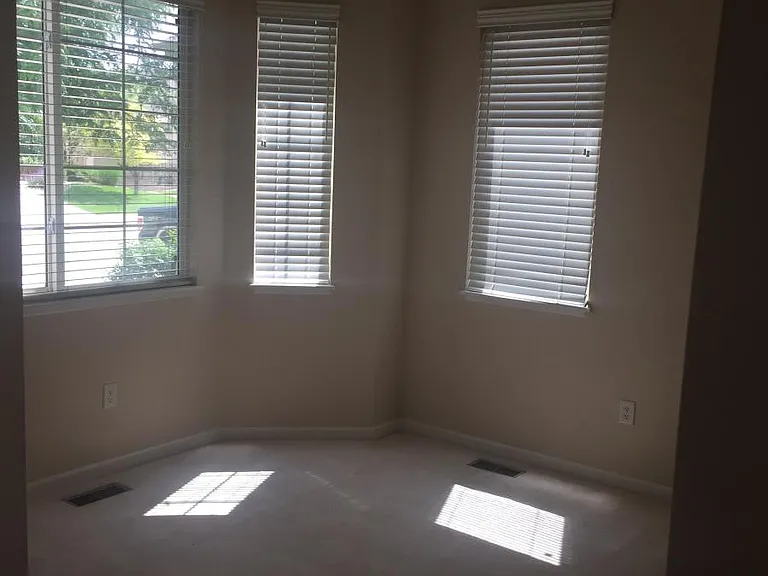 1922 Hillside Pl — Photo 8