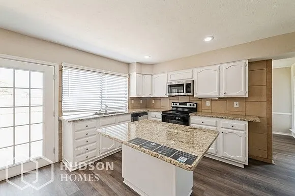 8609 Kensington Dr — Photo 11