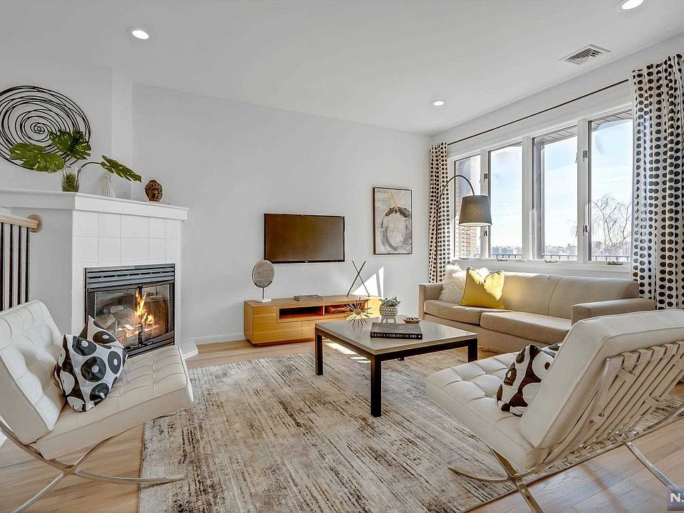 1st image of 7619 Boulevard East