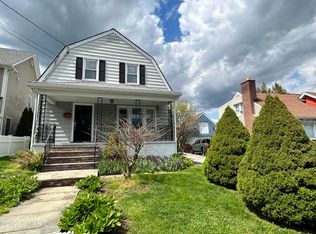 62 Valley Rd, Cos Cob, CT 06807