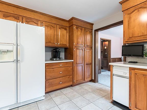 3rd image of 35 Evergreen Dr