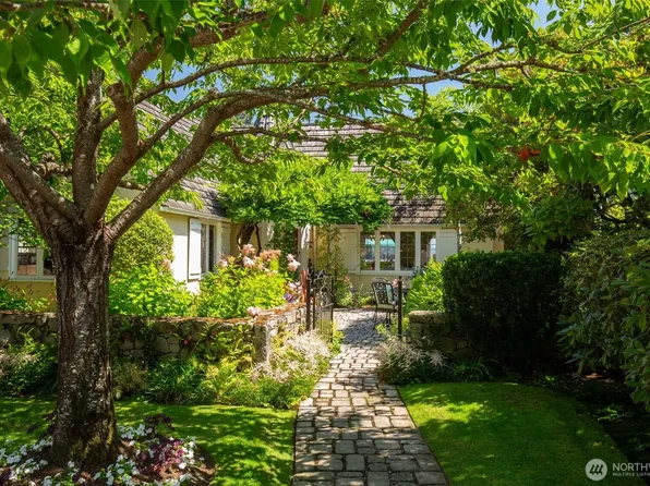 3824 48th Avenue NE, Seattle, WA 98105