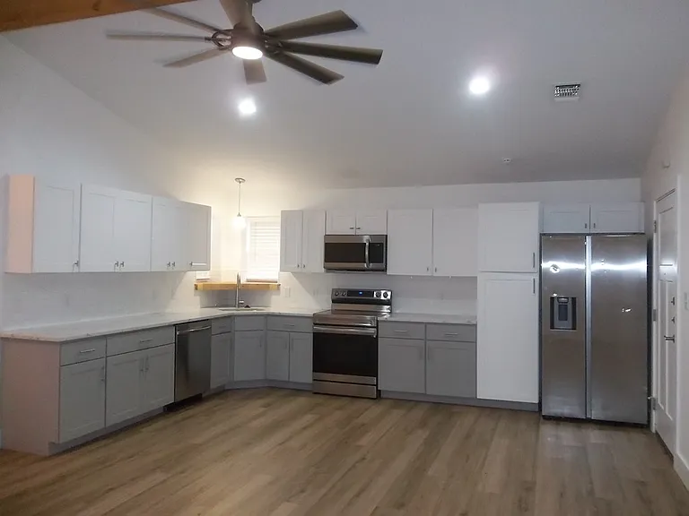 240 Pin Oak Way — Photo 2