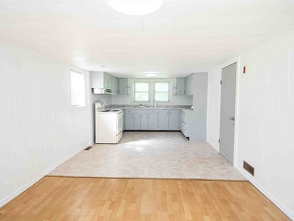 3rd image of 75 Lyman Rd