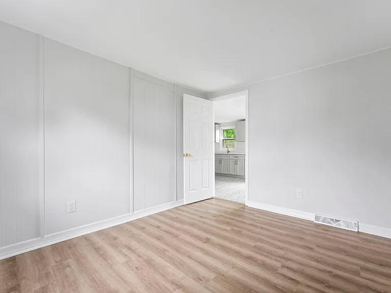 284 Ellicott Rd — Photo 12