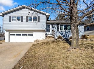 2452 10th Ave SW, Cedar Rapids, IA 52404