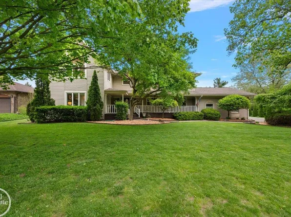88 Aspinwall Dr, Troy, MI 48098