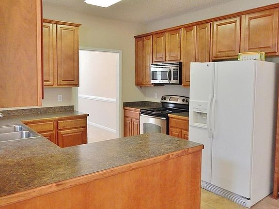 5th image of 580 Millbrook Village Dr