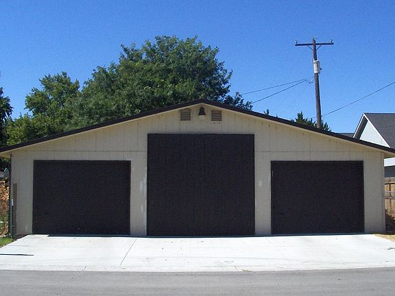 46'x36' Heated/Plumbed Garage/SHOP with 110/220V