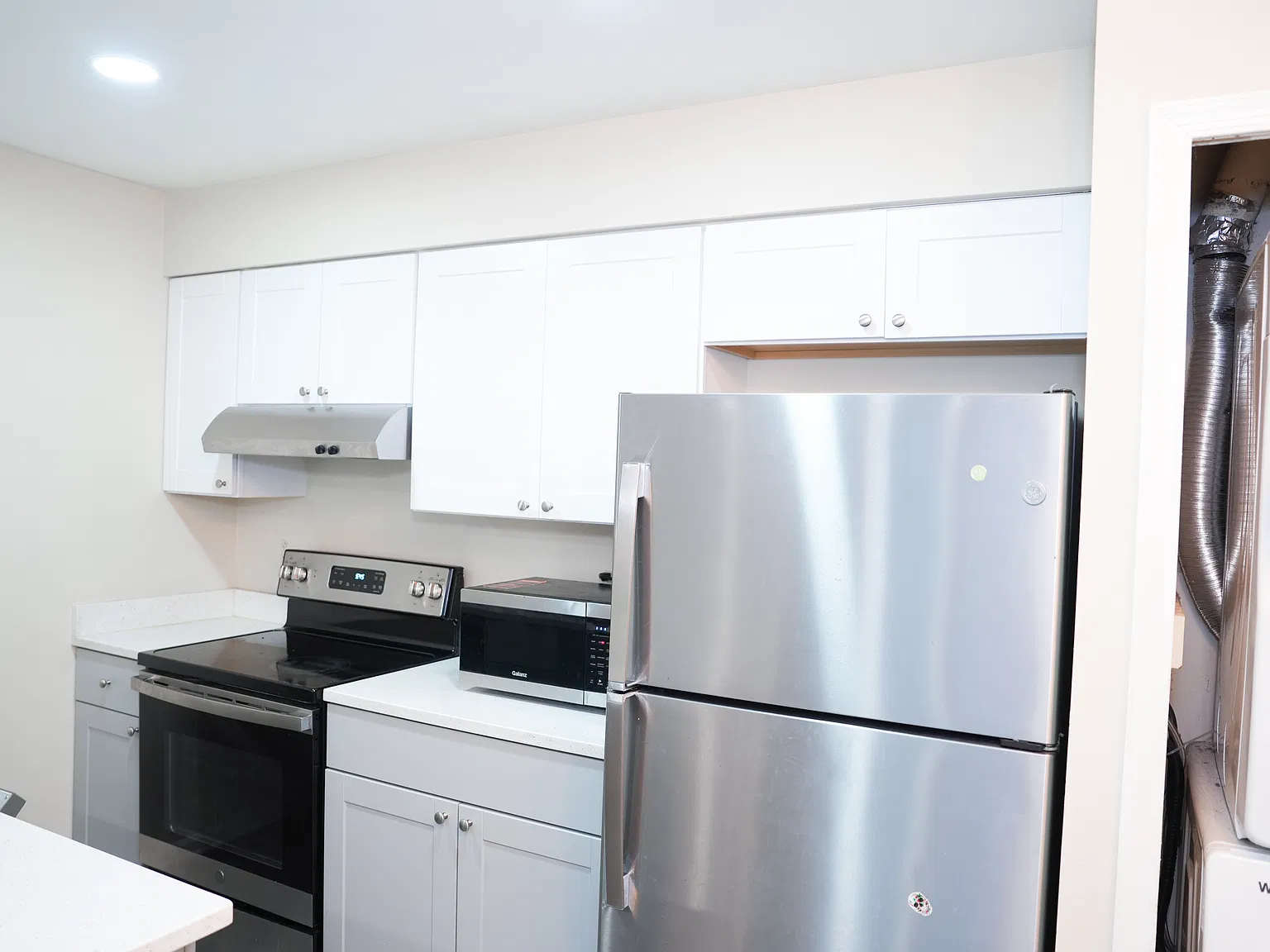 2 bed, 900 sqft, $2,600 — Photo 4