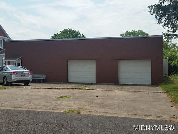 4th image of 1102 Tilden Ave