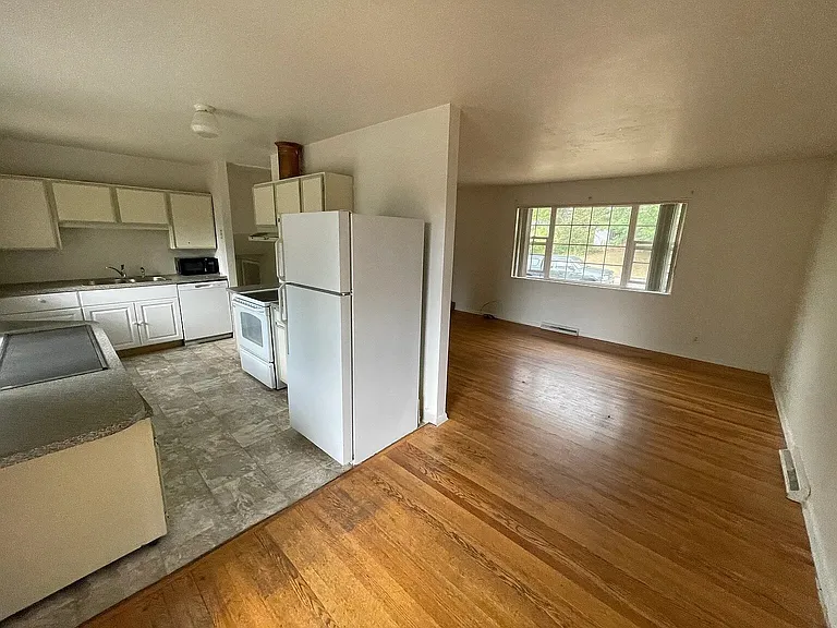4464 Hamilton Ct — Photo 3