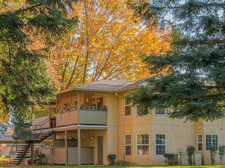 Oak Meadow Apartments — Photo 3