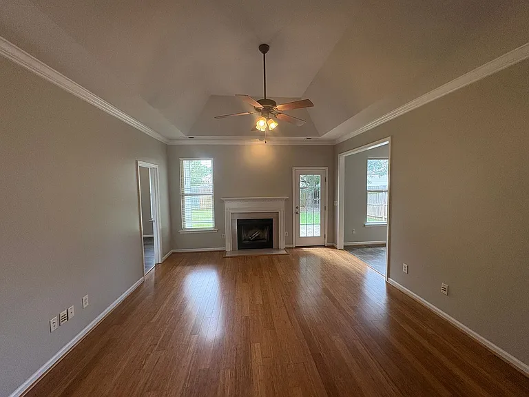 2131 Spaulding Pl — Photo 3